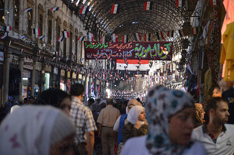 السوريات يستعدن ذكريات ”السلام” في أسواق دمشق القديمة