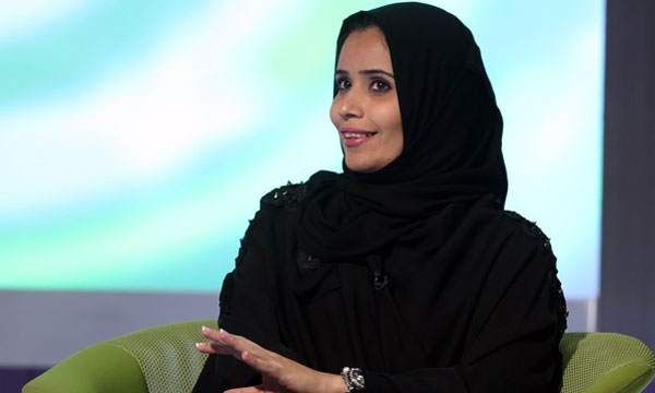 ”هناء علوني” .. أول سعودية تكتب عن المستطيل الأخضر