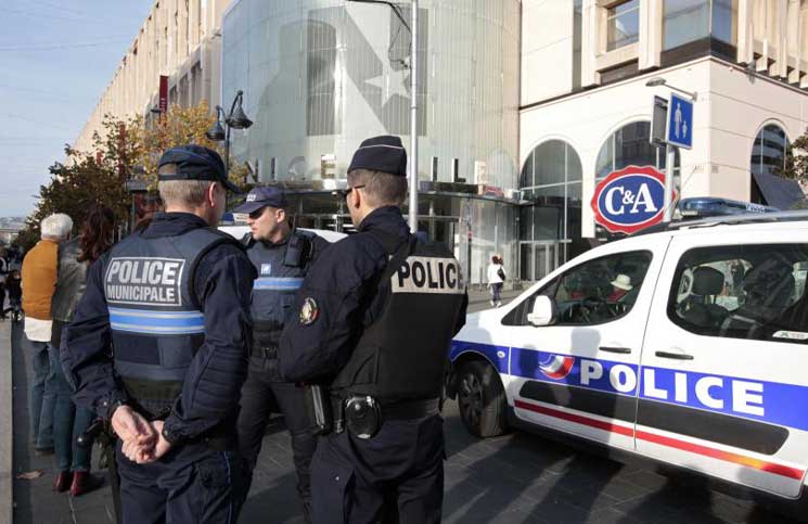 سرقة 5 ملايين يورو من قطريتين قرب باريس