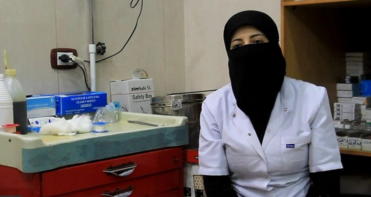 أم يحيى.. ممرضة ب”حلب المحاصرة” ضمن أكثر 100 امرأة تأثيرًا