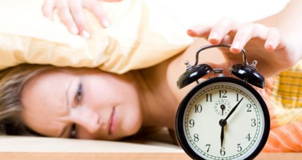 ستة أخطاء يجب تجنبها عند الاستيقاظ من النوم