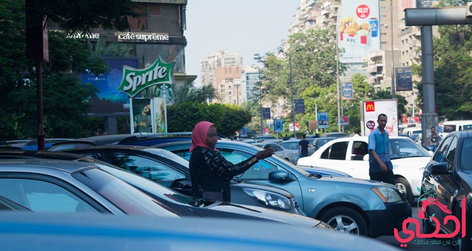 دكتوراه في الحقوق حلم ”منى” ومهنة ”سايس” باب الرزق