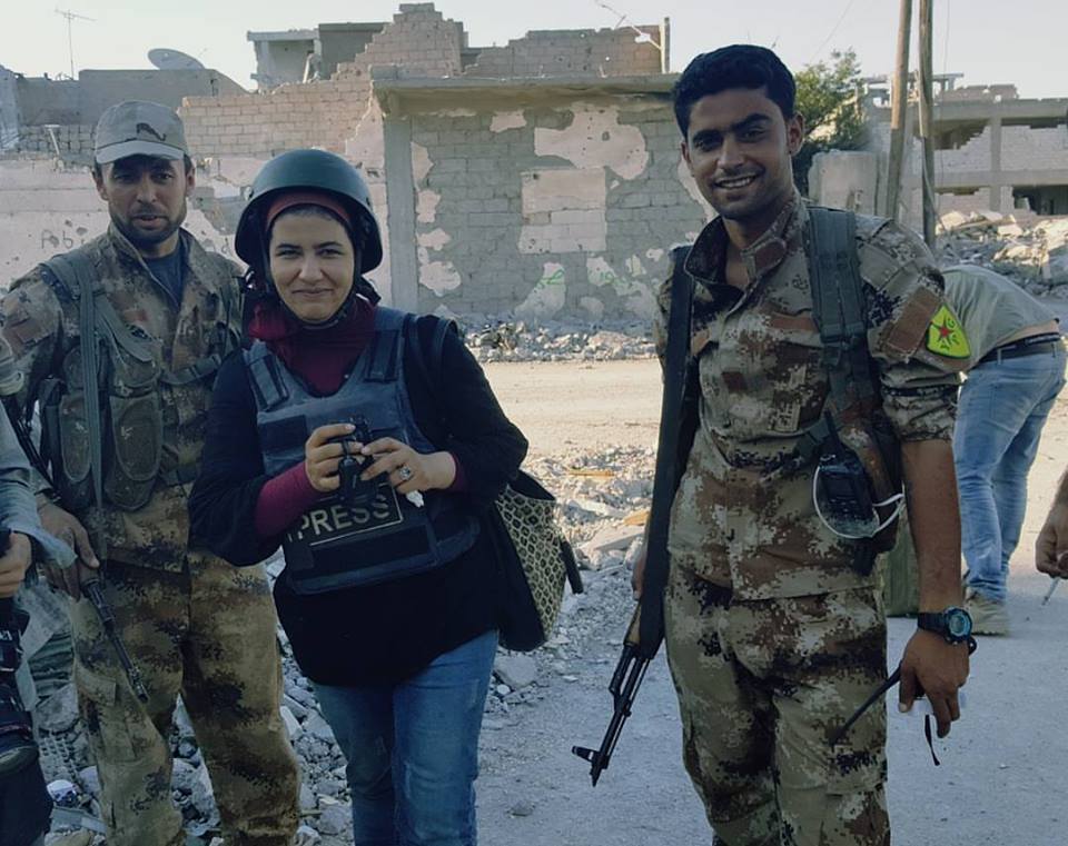 ”صفاء صالح”.. صحفية تهوى البحث عن المتاعب وتحدت ”داعش” 