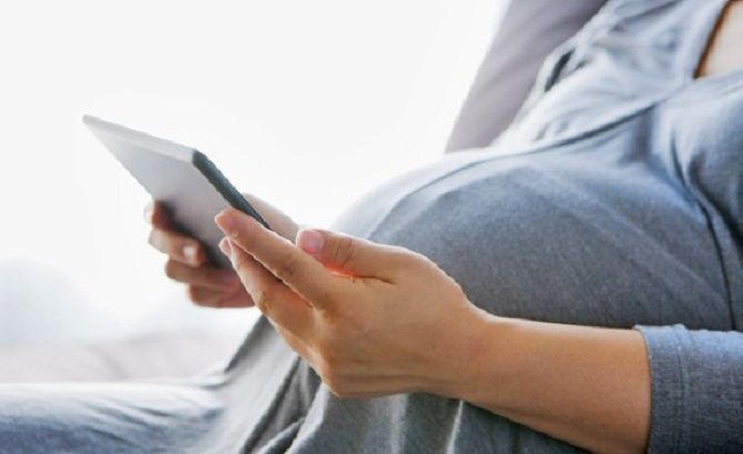 دراسة تحذر من تأثير إشعاعات ”الواي فاي” على الحامل