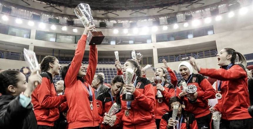 سيدات الأهلي يتوجن بلقب البطولة العربية للكرة الطائرة 