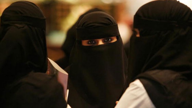 محكمة سعودية تسمح للمحاميات بخلع النقاب