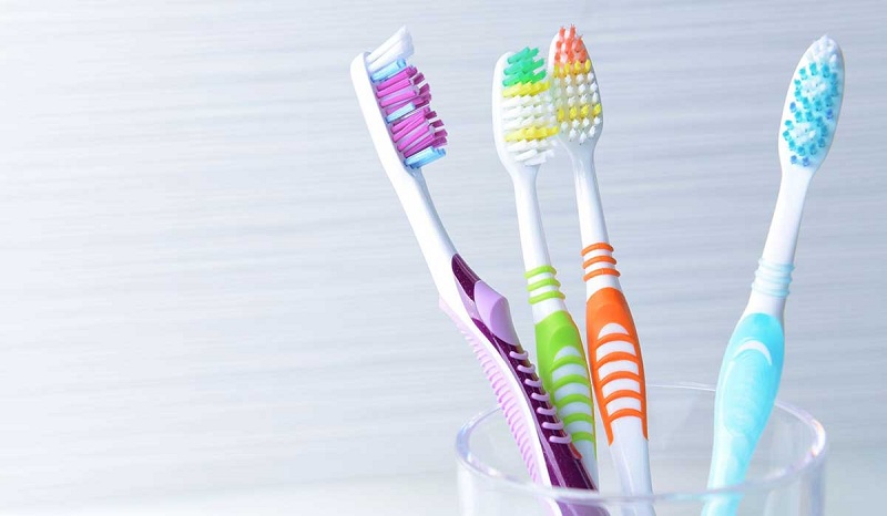 5 استخدامات غير تقليدية لفرش أسنان.