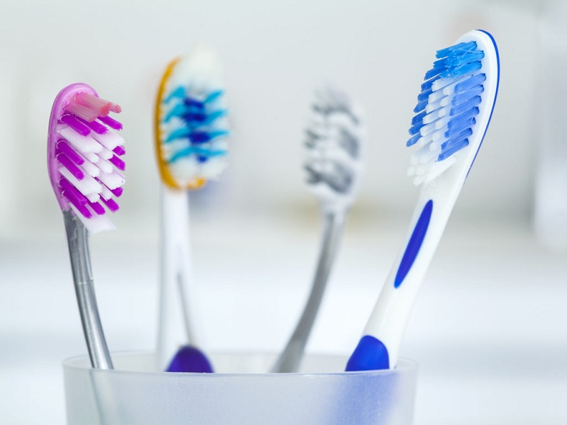 5 طرق للحفاظ على فرشاة الأسنان نظيفة