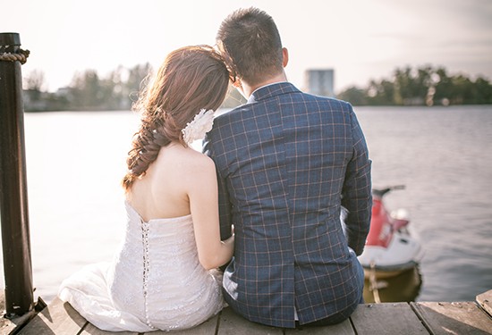 10 طرق لتخبرين زوجك برغبتك في العلاقة الحميمية