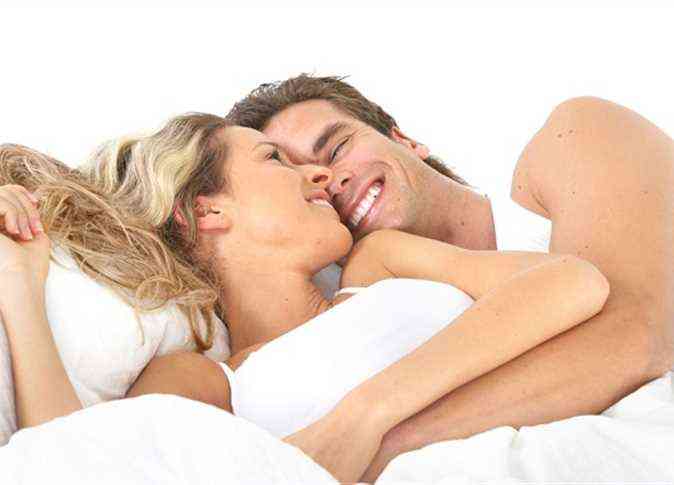 6 أوضاع تركز على مداعبة الثدي في العلاقة الحميمة