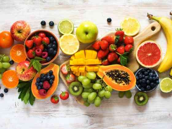 أهم فوائد الفواكه لبشرة مثالية وجسم صحي