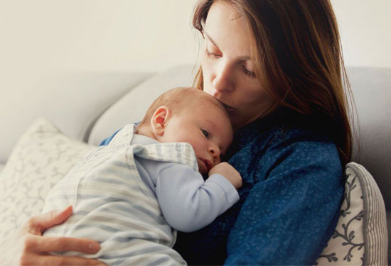 كيف يؤثر اكتئاب ما بعد الولادة على العلاقة الحميمة