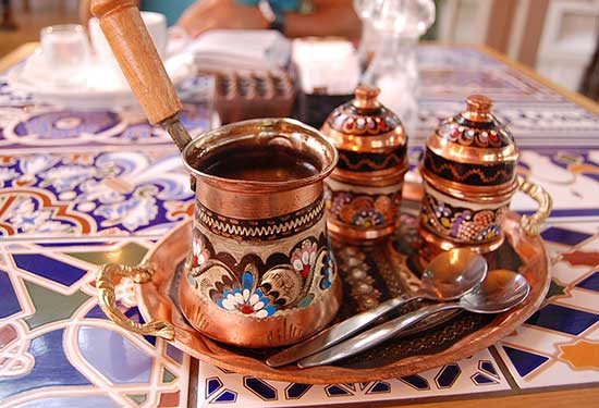 طريقة عمل القهوة العربية بخلطات مختلفة ونكهة أصلية