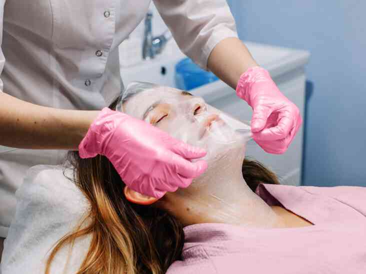 علاج حبوب الوجه بعد التقشير والحفاظ على بشرتك