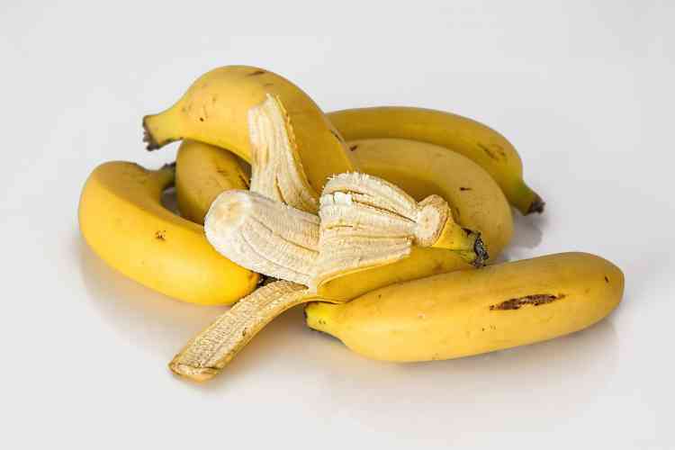 فوائد قشر الموز للجمال..لا تفكري في رميه ثانية