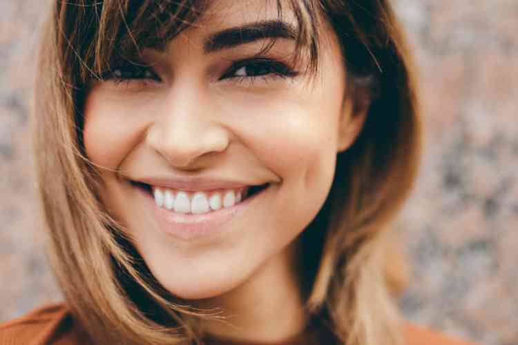 كيفية العناية بالأسنان للحصول على ابتسامة جذابة