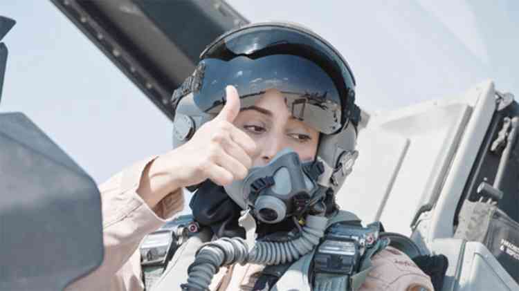 مريم المنصوري أول إماراتية برتبة رائد طيران مقاتل