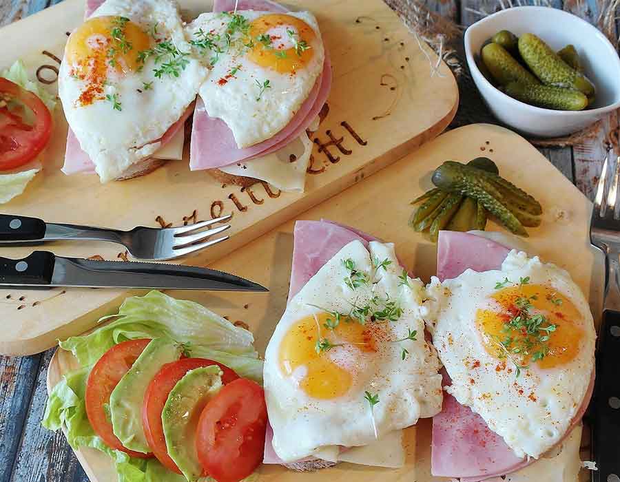 طريقة عمل البيض للإفطار بوصفات مختلفة